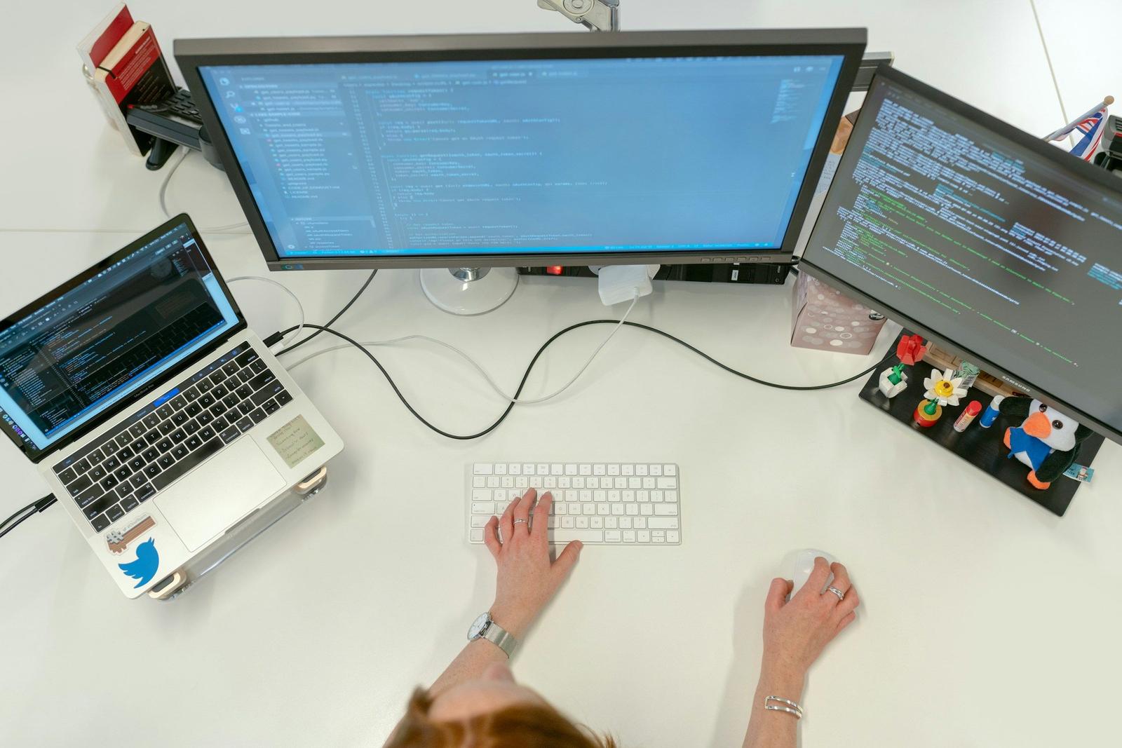woman working alone - A/B Testing Machine Learning